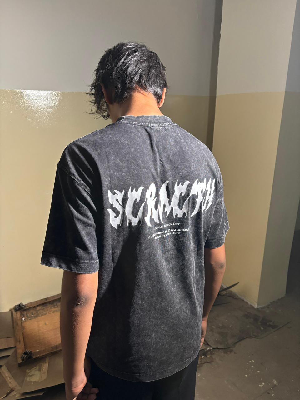 SCRATCH OVERSIZED TSHIRT